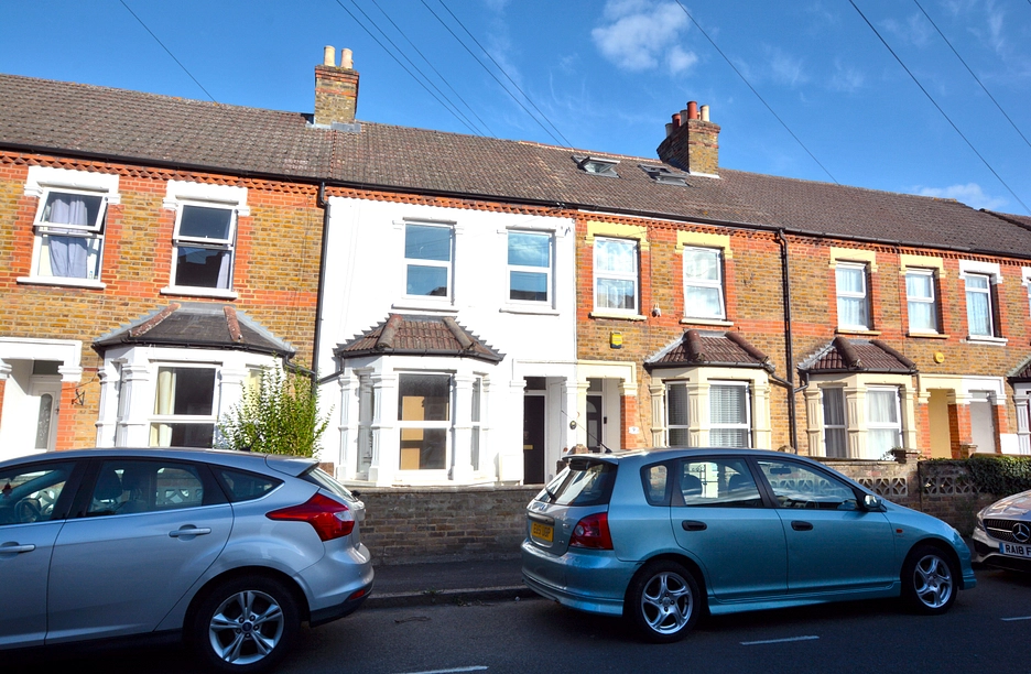 4 bedroom terraced to rent - Mill Avenue, Uxbridge, UB8 - Property View 1