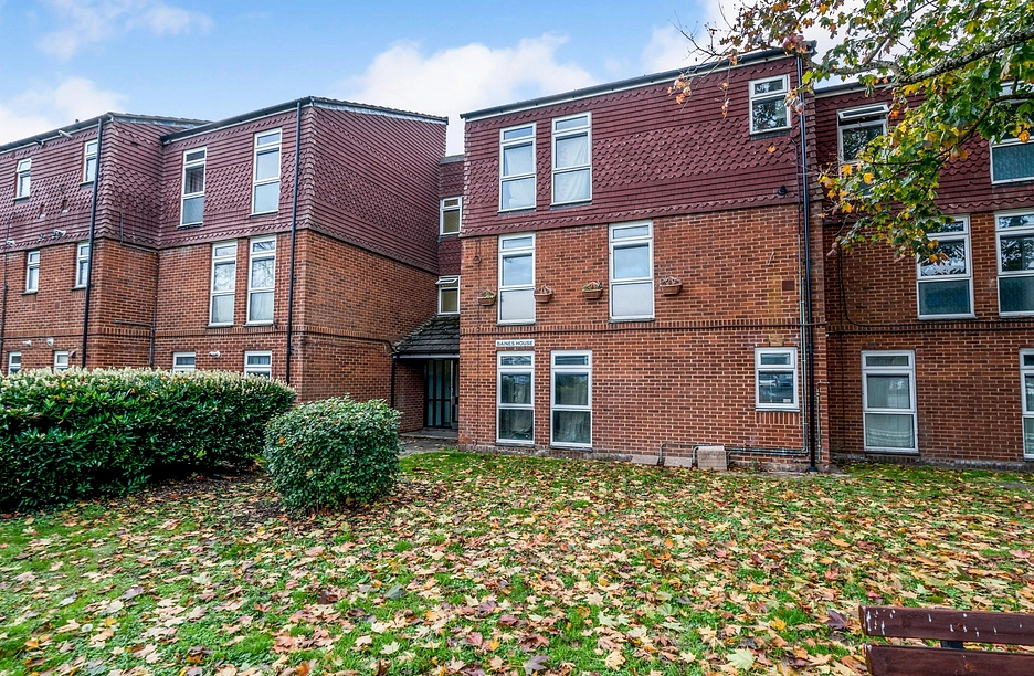 studio to rent - Baines House, Abbey Barn Road, High Wycombe, HP11 - Property View 1