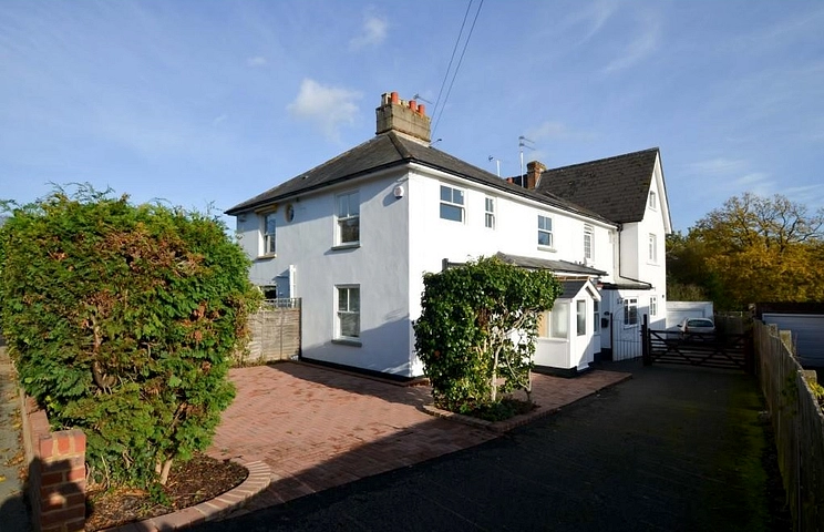 2 bedroom semi detached to rent - Stroude Road, Virginia Water, GU25