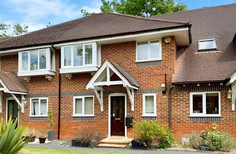 3 bedroom house for sale - Masefield Gardens, Crowthorne, Berkshire, RG45 - Property View 1