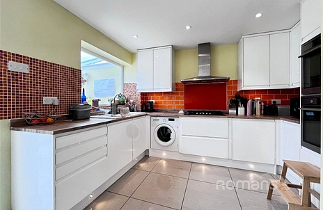 3 bedroom house for sale - Pinewood Park, Farnborough, Hampshire, GU14 - Property View 2