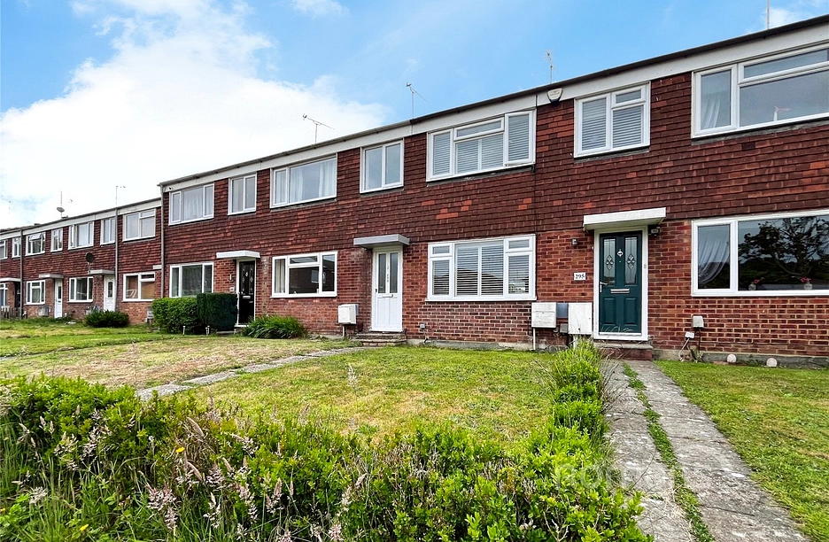 3 bedroom house for sale - Pinewood Park, Farnborough, Hampshire, GU14 - Property View 1