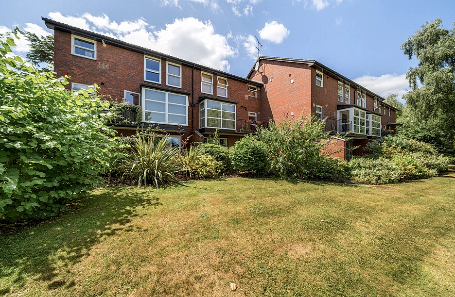 2 bedroom apartment for sale - Fountain Gardens, Windsor, Berkshire, SL4 - Property View 1
