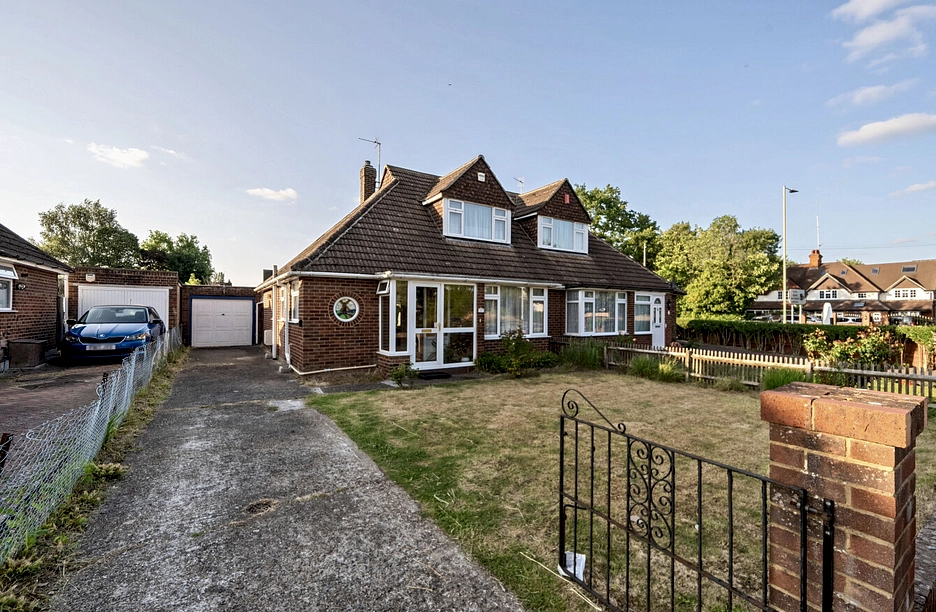 2 bedroom bungalow for sale - Egerton Road, Reading, Berkshire, RG2 - Property View 1