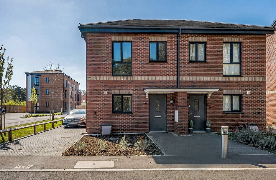 2 bedroom semi detached for sale - Maynard Way, Bordon, Hampshire, GU35 - Property View 1