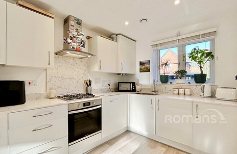 2 bedroom house for sale - Haywain Walk, Basingstoke, Hampshire, RG23 - Property View 2