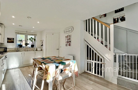 2 bedroom house for sale - Haywain Walk, Basingstoke, Hampshire, RG23 - Property View 3