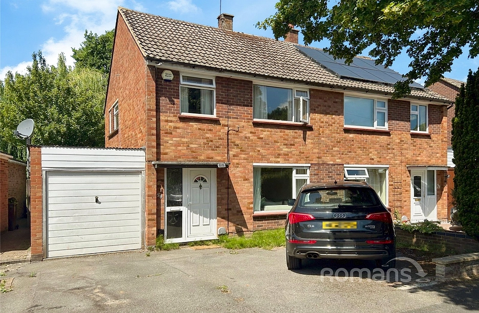 3 bedroom house for sale - Newfield Avenue, Farnborough, Hampshire, GU14 - Property View 1