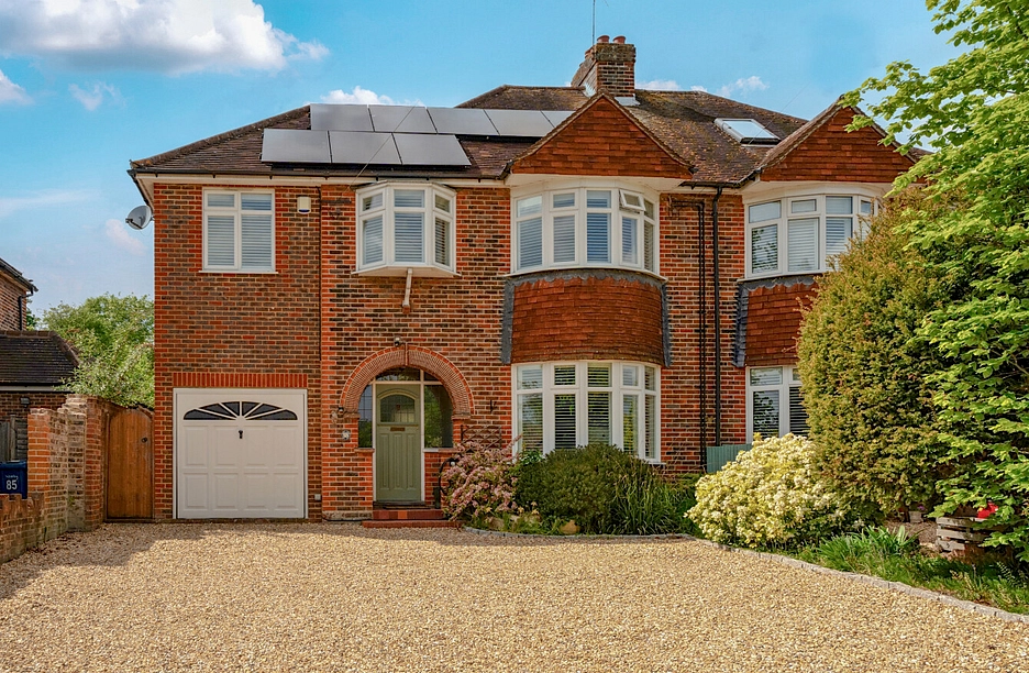 4 bedroom house for sale - Weybourne Road, Farnham, Surrey, GU9 - Property View 1