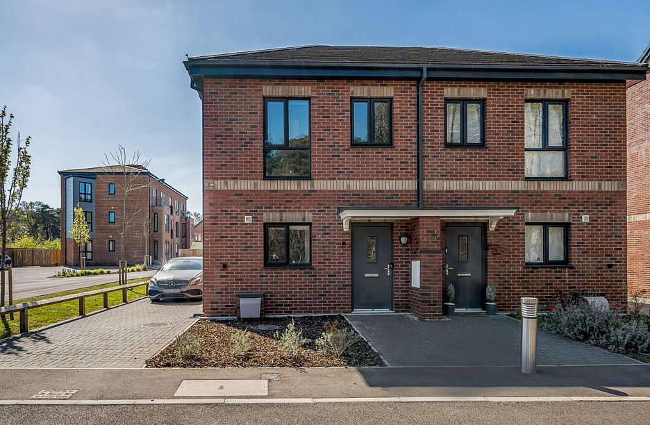 2 bedroom house for sale - Maynard Way, Bordon, Hampshire, GU35 - Property View 1