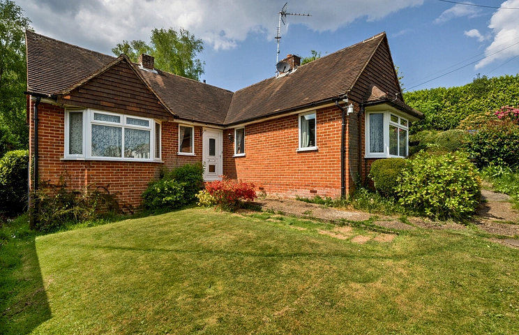 2 bedroom bungalow for sale - Folly Lane North, Farnham, Surrey, GU9