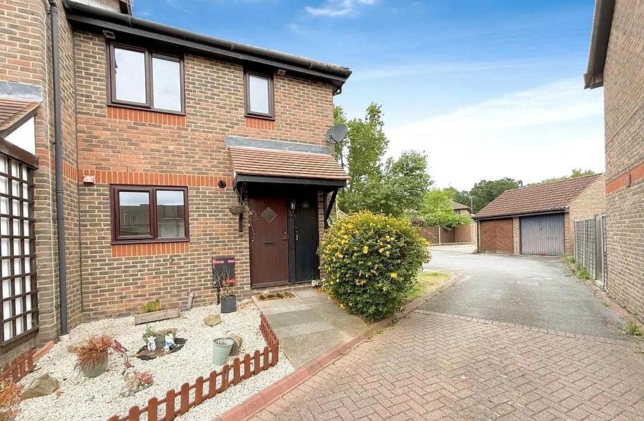 3 bedroom house for sale - Barley Mead, Warfield, Bracknell, Berkshire, RG42 - Property View 1