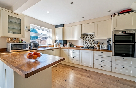 4 bedroom house for sale - Stephenson Drive, Windsor, Berkshire, SL4 - Property View 2