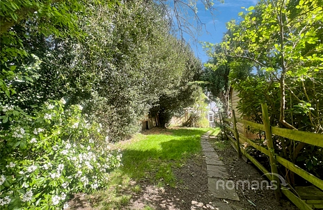 2 bedroom house for sale - London Road, Bagshot, Surrey, GU19 - Property View 3