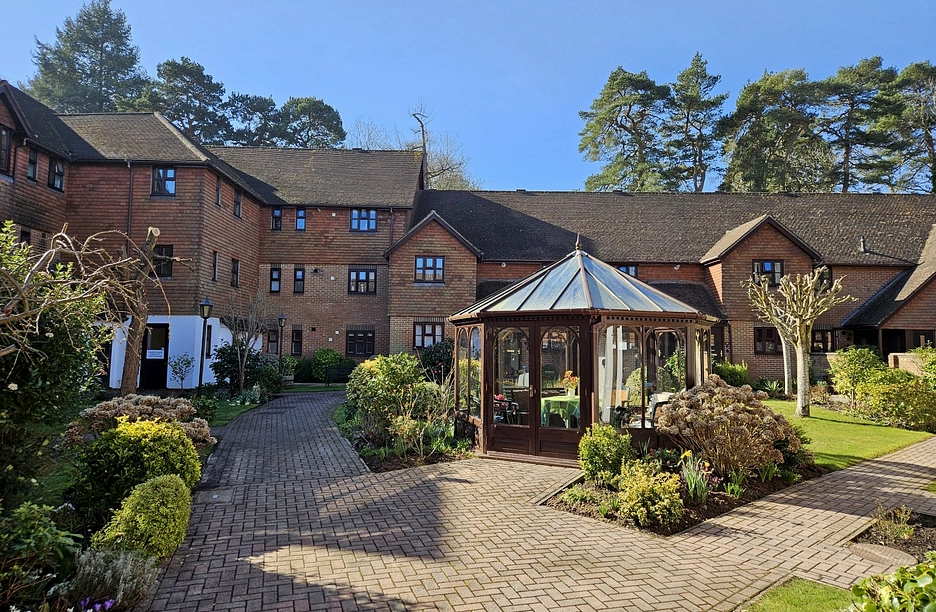 2 bedroom apartment for sale - Primrose Walk, Fleet, Hampshire, GU51 - Property View 1