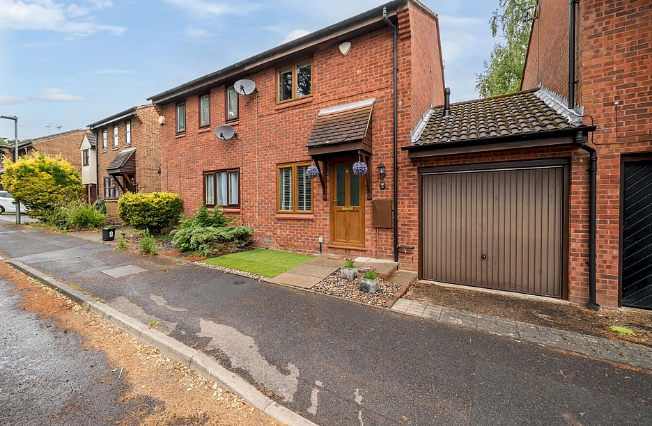 2 bedroom house for sale - Axbridge, Bracknell, Berkshire, RG12 - Property View 1