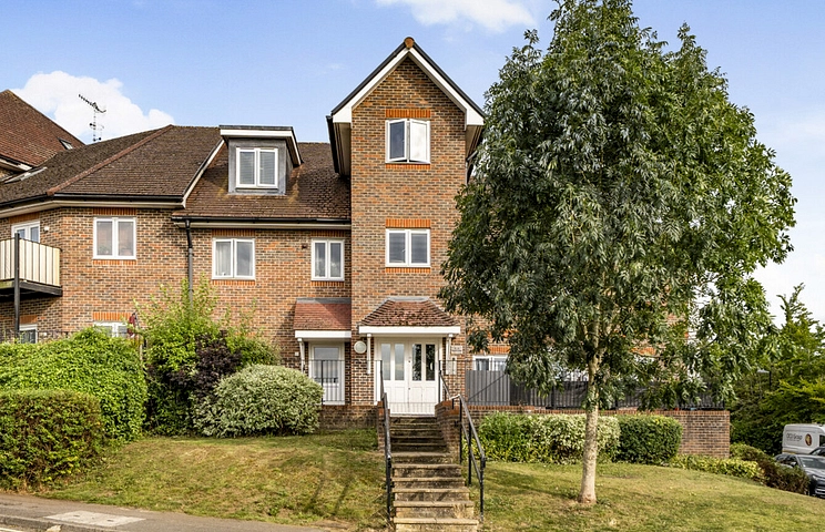 2 bedroom apartment for sale - Hayter Lodge, Gomm Road, High Wycombe, Buckinghamshire, HP13
