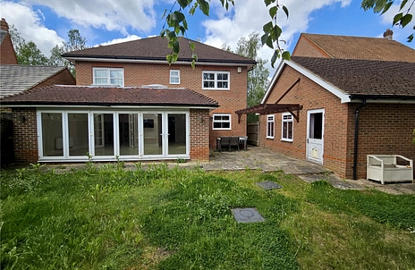 4 bedroom house for sale - Falconer Road, Fleet, Hampshire, GU51 - Property View 2