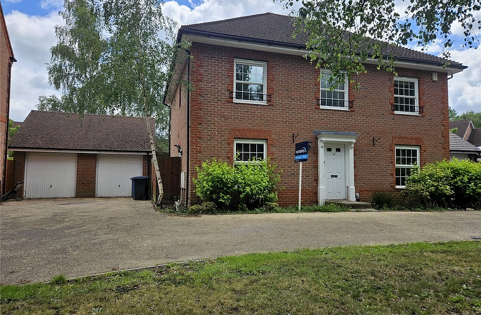4 bedroom house for sale - Falconer Road, Fleet, Hampshire, GU51 - Property View 1