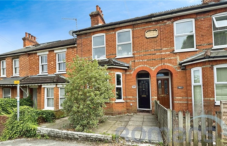 3 bedroom house for sale - Holly Road, Aldershot, Hampshire, GU12