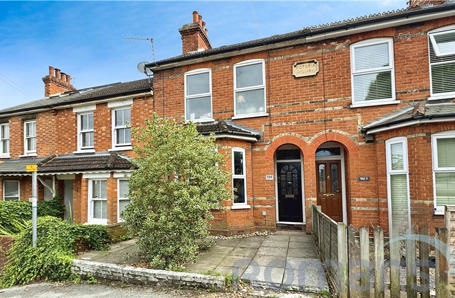 3 bedroom house for sale - Holly Road, Aldershot, Hampshire, GU12 - Property View 1
