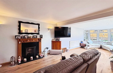 4 bedroom house for sale - Russet Glade, Aldershot, Hampshire, GU11 - Property View 3