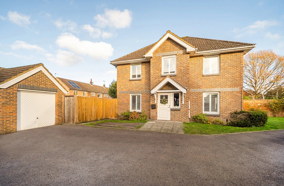 4 bedroom house for sale - Old Chapel Lane, Ash, Aldershot, Surrey, GU12 - Property View 1