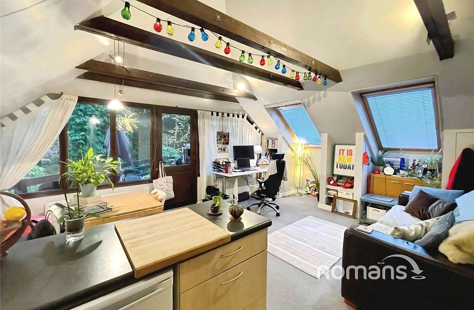 1 bedroom apartment to rent - Lodge Hill Road, Lower Bourne, Farnham, Surrey, GU10 - Property View 1