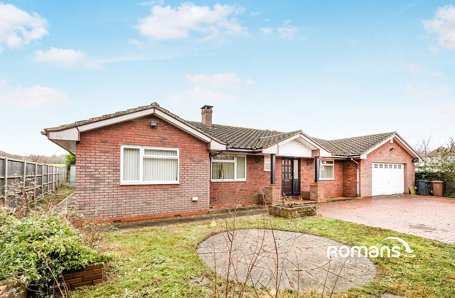 4 bedroom bungalow to rent - Poyle Road, Tongham, Farnham, Surrey, GU10 - Property View 1