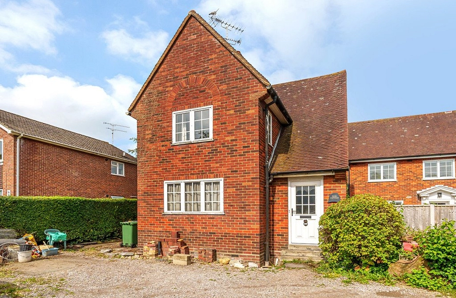 3 bedroom house for sale - Reading Road South, Fleet, Hampshire, GU52 - Property View 1