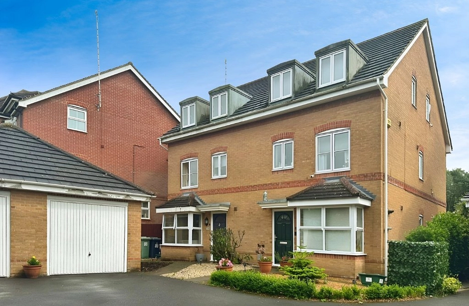 4 bedroom house for sale - Oceana Crescent, Beggarwood, Basingstoke, Hampshire, RG22 - Property View 1