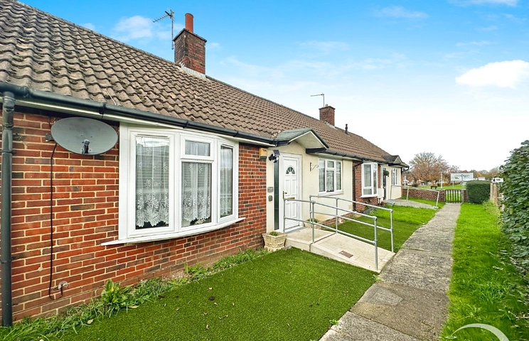 1 bedroom bungalow for sale - Winchester Road, Basingstoke, Hampshire, RG22