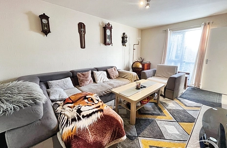 3 bedroom house for sale - Abbey Road, Basingstoke, Hampshire, RG24 - Property View 2