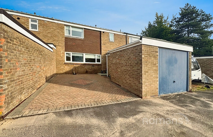 3 bedroom house for sale - Pennine Way, Basingstoke, Hampshire, RG22