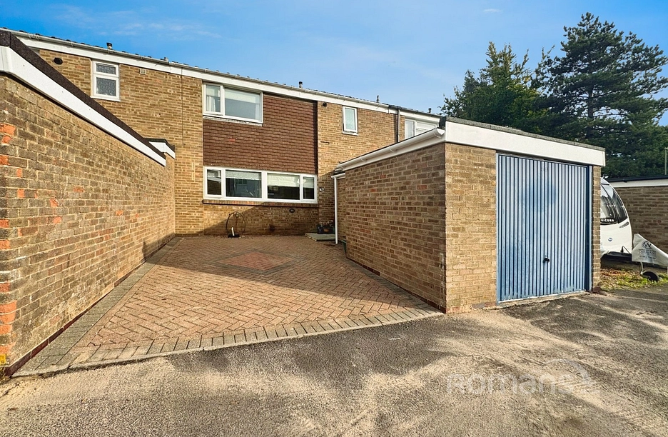 3 bedroom house for sale - Pennine Way, Basingstoke, Hampshire, RG22 - Property View 1