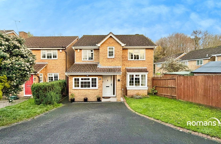 4 bedroom house for sale - Bramdown Heights, Basingstoke, Hampshire, RG22 - Property View 1
