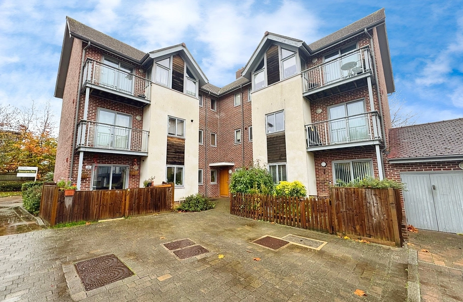 2 bedroom apartment for sale - Pillar Box Gardens, Basingstoke, RG24 - Property View 1