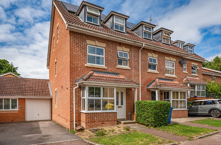 4 bedroom house for sale - Hollerith Rise, Bracknell, Berkshire, RG12 - Property View 1