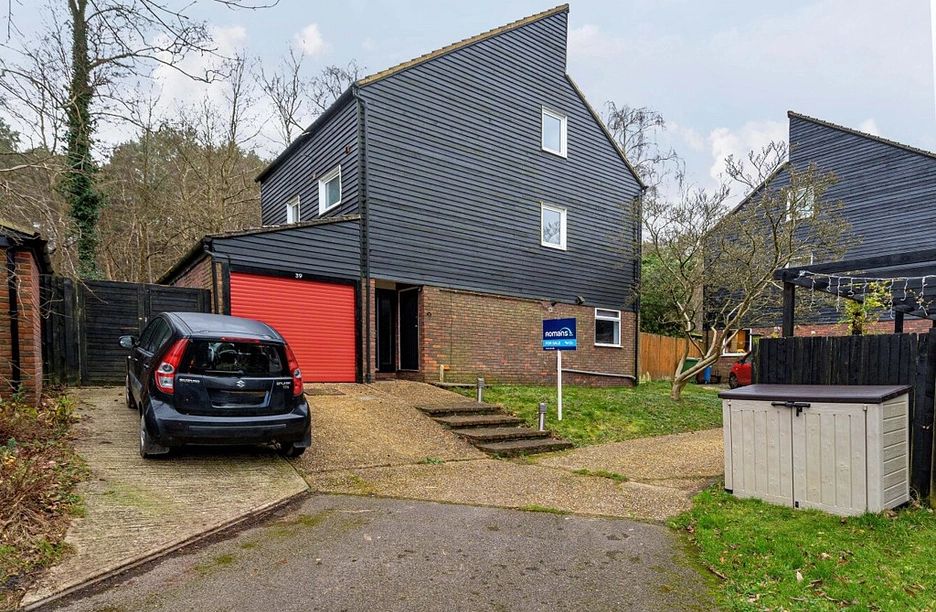 6 bedroom house for sale - Northcott, Bracknell, Berkshire, RG12 - Property View 1