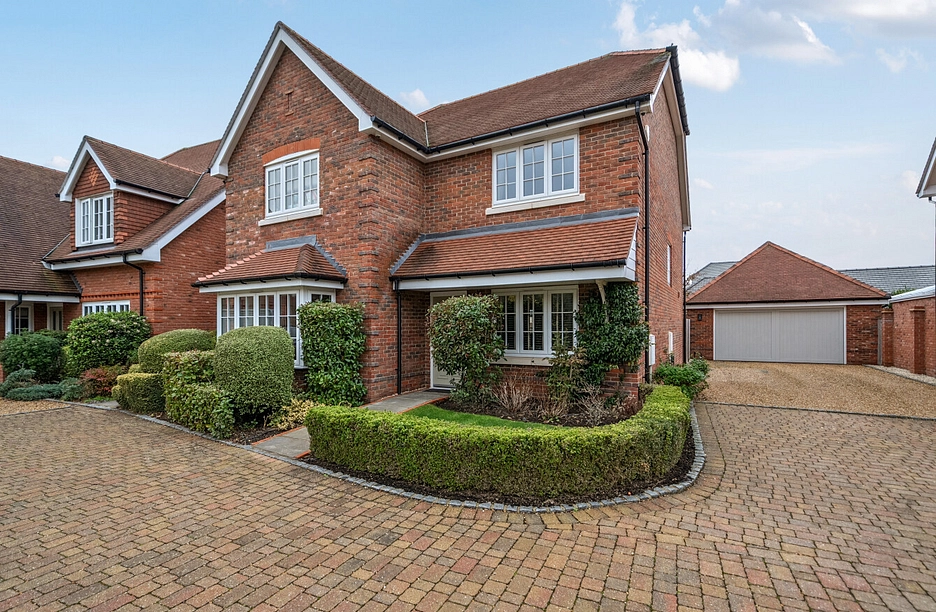 4 bedroom house for sale - Watersplash Lane, Warfield, Bracknell, Berkshire, RG42 - Property View 1