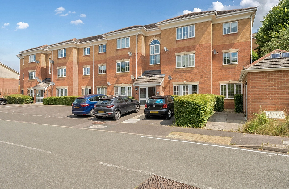 2 bedroom apartment for sale - Hopper Vale, Bracknell, Berkshire, RG12 - Property View 1