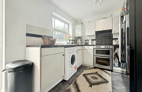 3 bedroom house for sale - Bartholomew Place, Warfield, Bracknell, Berkshire, RG42 - Property View 2