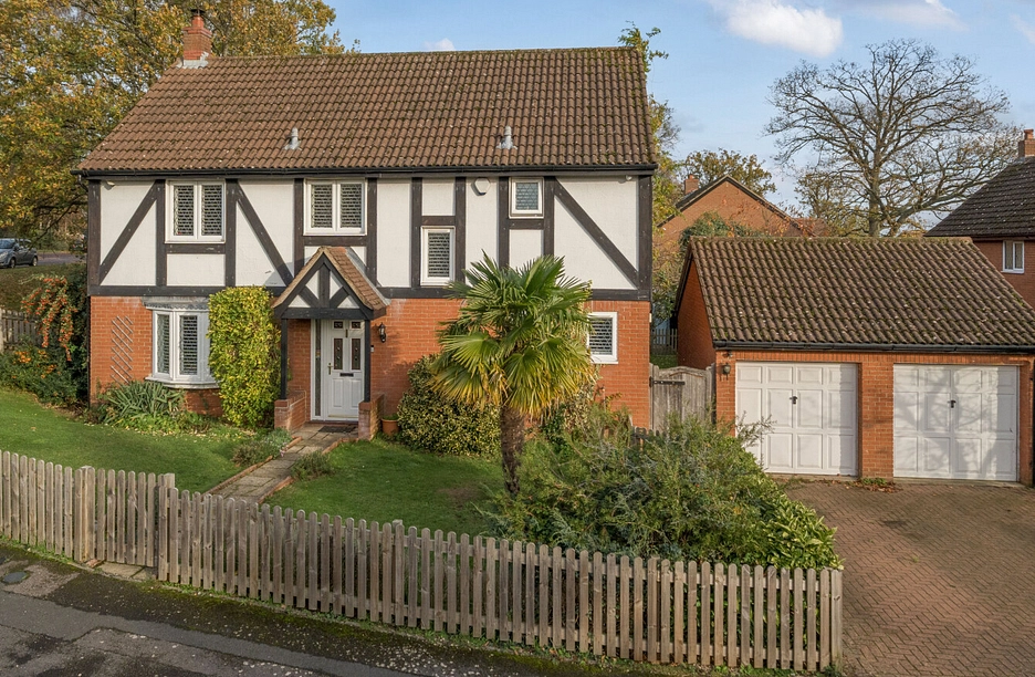 4 bedroom house for sale - Fletcher Gardens, Bracknell, Berkshire, RG42 - Property View 1