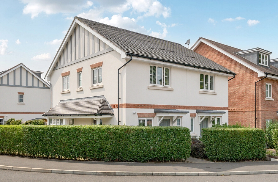 2 bedroom house for sale - Bryan Gardens, Binfield, Bracknell, Berkshire, RG42 - Property View 1