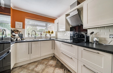 3 bedroom house for sale - Holland Pines, Bracknell, Berkshire, RG12 - Property View 2