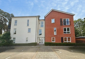 2 bedroom apartment for sale - Jaguar Lane, Bracknell, Berkshire, RG12 - Property View 1