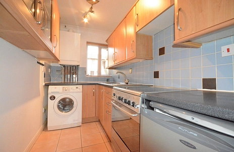 2 bedroom maisonette to rent - Howorth Court, Blewburton Walk, Bracknell, RG12 - Property View 3