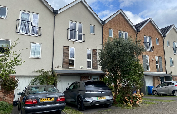 4 bedroom townhouse to rent - Typhoon Close, Bracknell, RG12