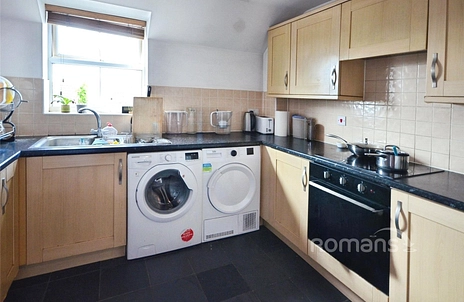 2 bedroom apartment to rent - Tobermory Close, Slough, SL3 - Property View 3