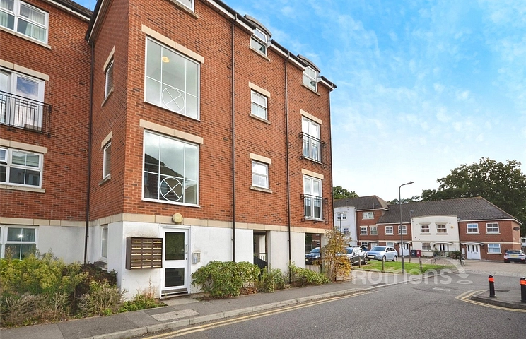 2 bedroom apartment to rent - Tobermory Close, Slough, SL3